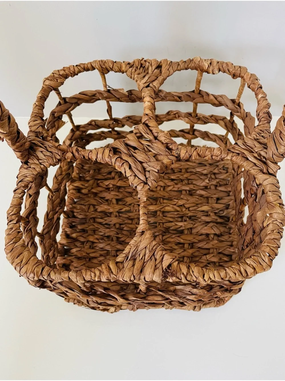 Wine Caddy Carrier Rustic Woven Basket Wine Display (Wine Bottle Not Included)
